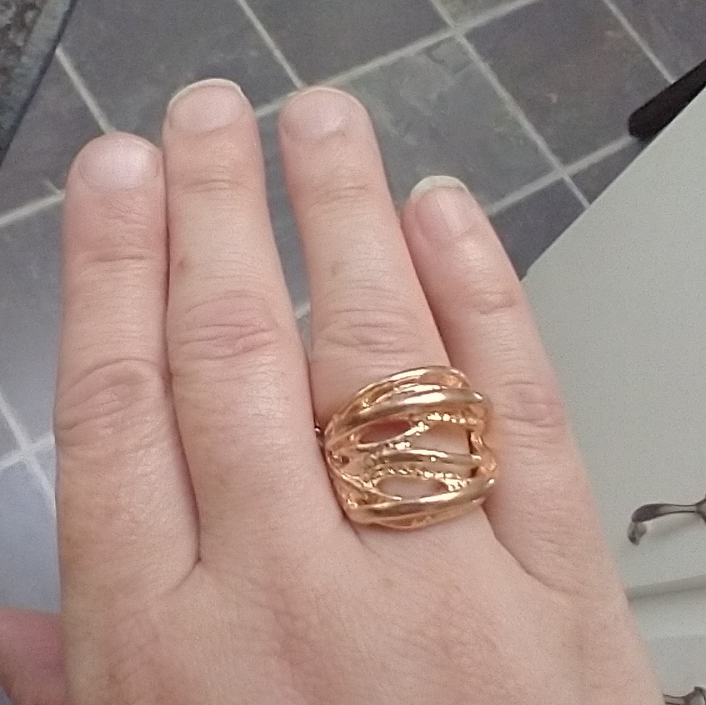 4 Gorgeous Stretch Rings! #R5 - Picture 2 of 10